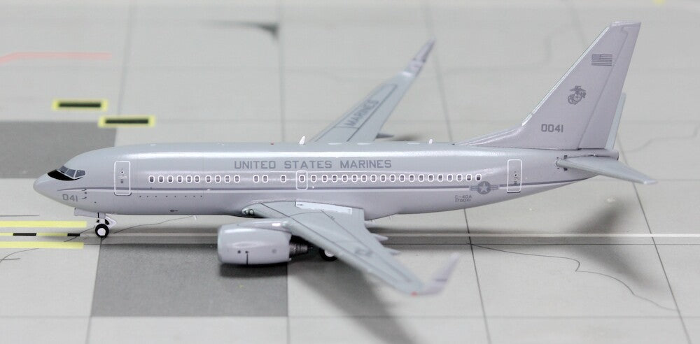 United States Marines / Boeing C-40A Clipper (Boeing 737-700) / 170041 / 52329 / 1:400 elaviadormodels