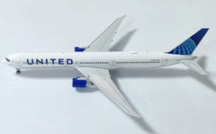 United Airlines / Boeing 767-400 / N66056 / 52363 / 1:400 elaviadormodels