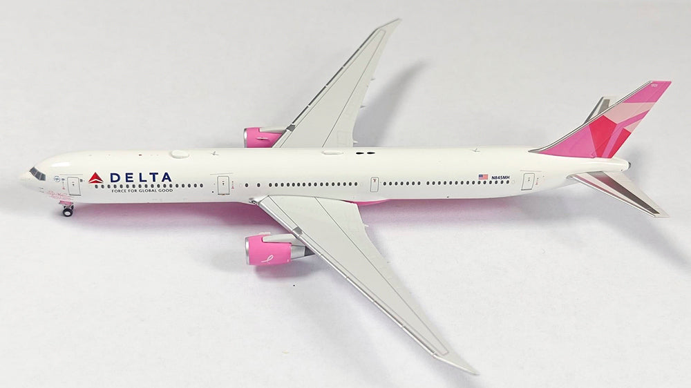 Delta Airlines (Pink Livery) / Boeing 767-400 / N845MH / 62421 / 1:400 elaviadormodels