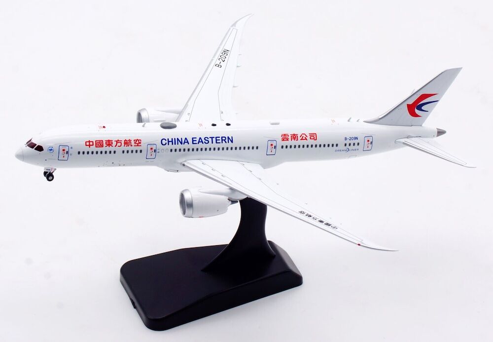 China Eastern Airlines / Boeing 787-9 Dreamliner rolling detachable /B-209N / AV4172 / 1:400 elaviadormodels