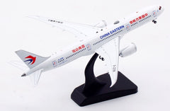 China Eastern Airlines / Boeing 787-9 Dreamliner rolling detachable /B-209N / AV4172 / 1:400 elaviadormodels