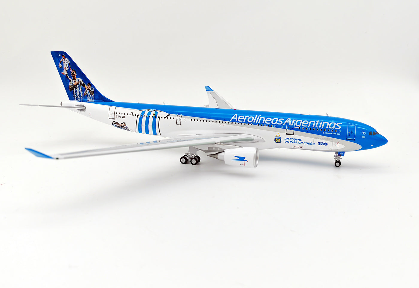 Aerolineas Argentinas / Airbus A330-200 / LV-FVH / B-332-AR-WC / 1:200 elaviadormodels