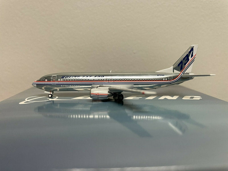 Boeing House Colors / Boeing B737-400 / N73700 / 202106 / 1:400 elaviadormodels
