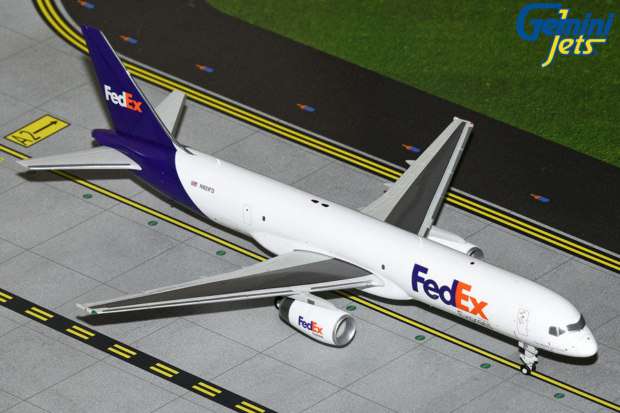 FedEx Express / Boeing B757-200SF / N921FD / G2FDX981 / elaviadormodels