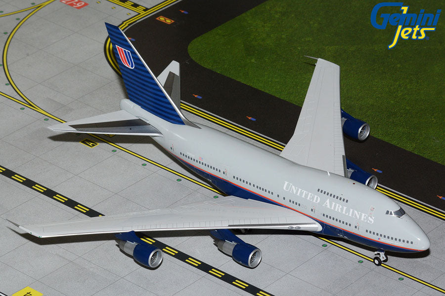 United Airlines (Battleship Livery) / Boeing 747SP (Flaps up) / N145UA / G2UAL1160 / 1:200 elaviadormodels