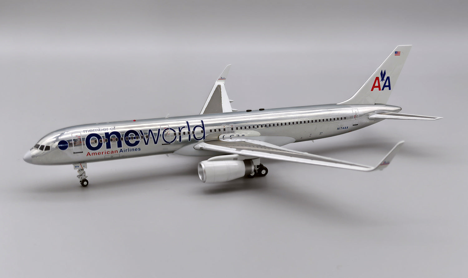 American Airlines (One World) / Boeing B757-200 / N174AA / IF752AA0832P / 1:200 elaviadormodels