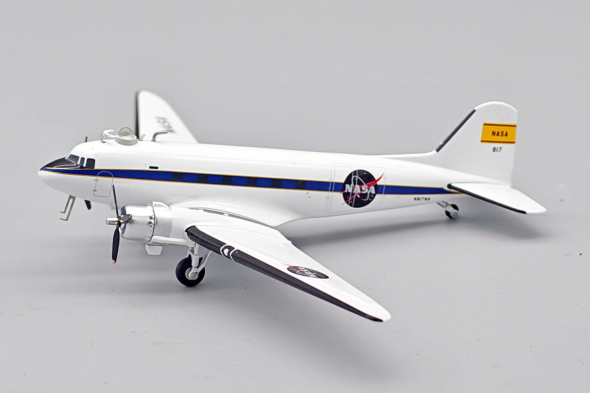 NASA / Douglas C-47H / N817NA / IFDC3NASA817 / 1:200 elaviadormodels