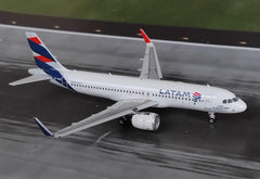 LATAM / Airbus A320-271 Neo / CC-BHG / 11906 / 1:400 elaviadormodels