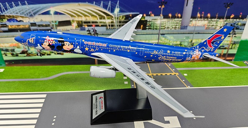 China Eastern Airlines / Airbus A330-300 "Shanghai Disney" / B-6120 / KJ-A333-217 / 1:200 elaviadormodels