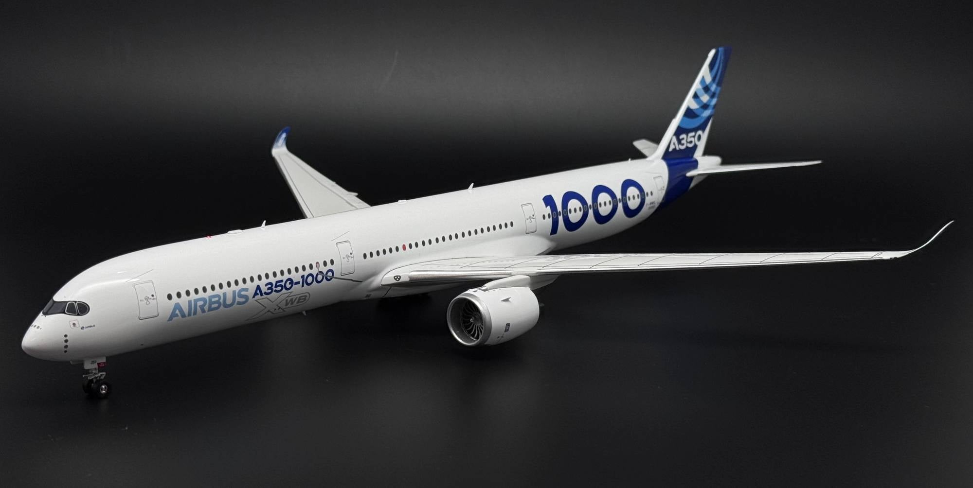 Airbus Industrie / Airbus A350-1041 / F-WMIL / KJ-A35K-195 / 1:200 elaviadormodels