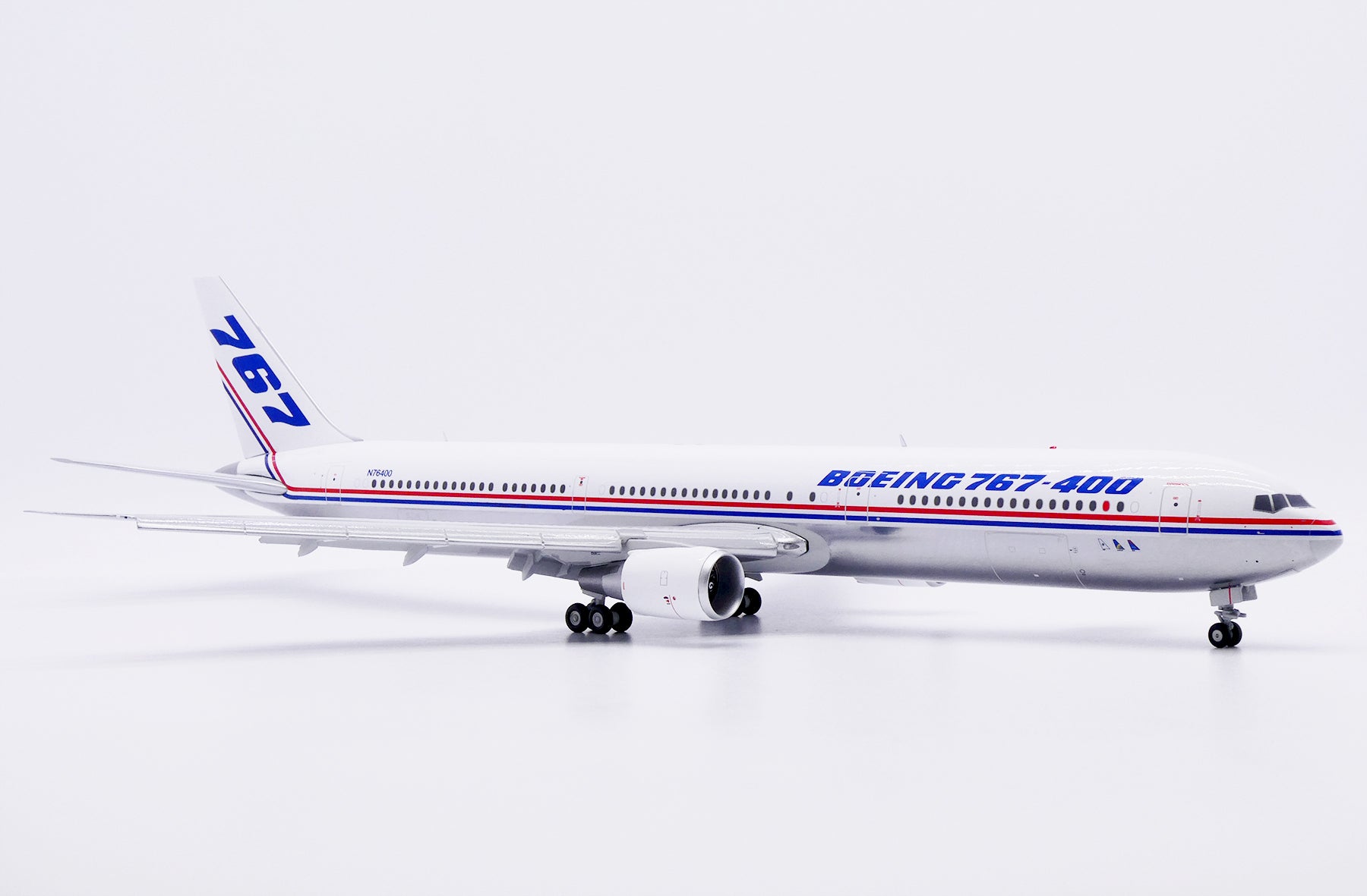 Boeing (House Color) / Boeing 767-400ER Polished (Flaps Down) / N76400 / LH2496A / 1:200