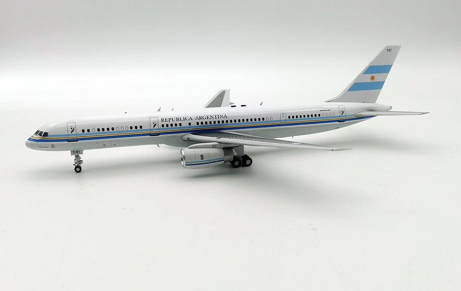 Republica Argentina / Boeing B757-200 / T-01 / EAVT01 / 1:200 elaviadormodels