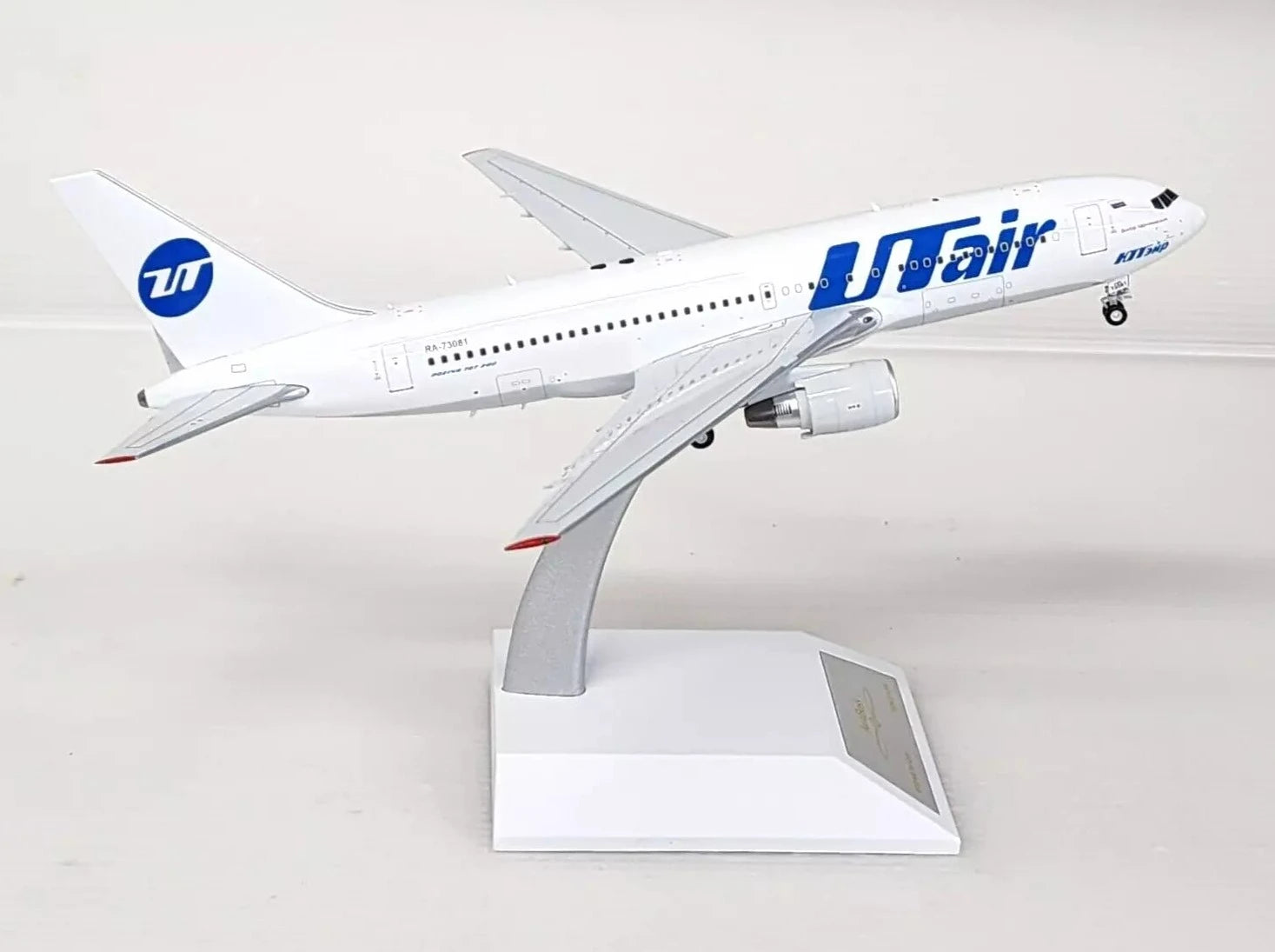 UTair Aviation / Boeing 767-200 / RA-73081 / A2051 / elaviadormodels