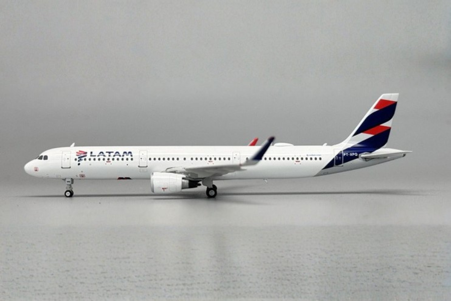 Latam Brazil / Airbus A321 / PT-XPQ / 12045 / 1:400
