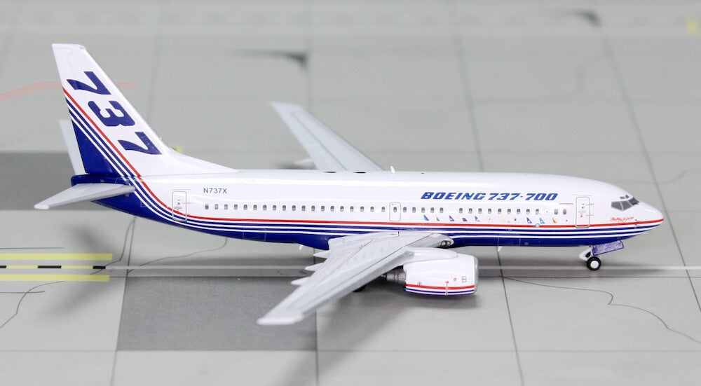 Boeing (House colors) / Boeing 737-700 / 170041 / N737X /  elaviadormodels