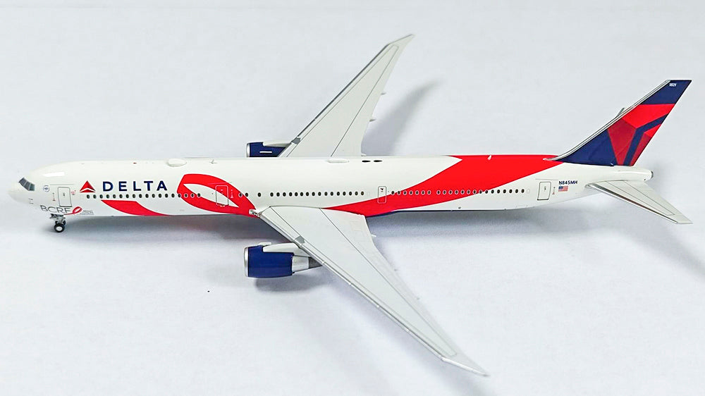 Delta Airlines (Breast Cancer Research Foundation 2015) / Boeing 767-400 / N845MH / 62422 / 1:400 elaviadormodels