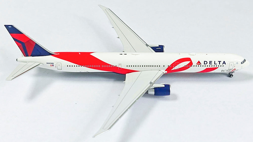 Delta Airlines (Breast Cancer Research Foundation 2015) / Boeing 767-400 / N845MH / 62422 / 1:400 elaviadormodels