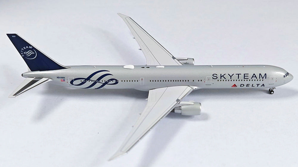 Delta Airlines (SkyTeam Livery) / Boeing 767-400 / N844MH / 62423 / 1:400 elaviadormodels