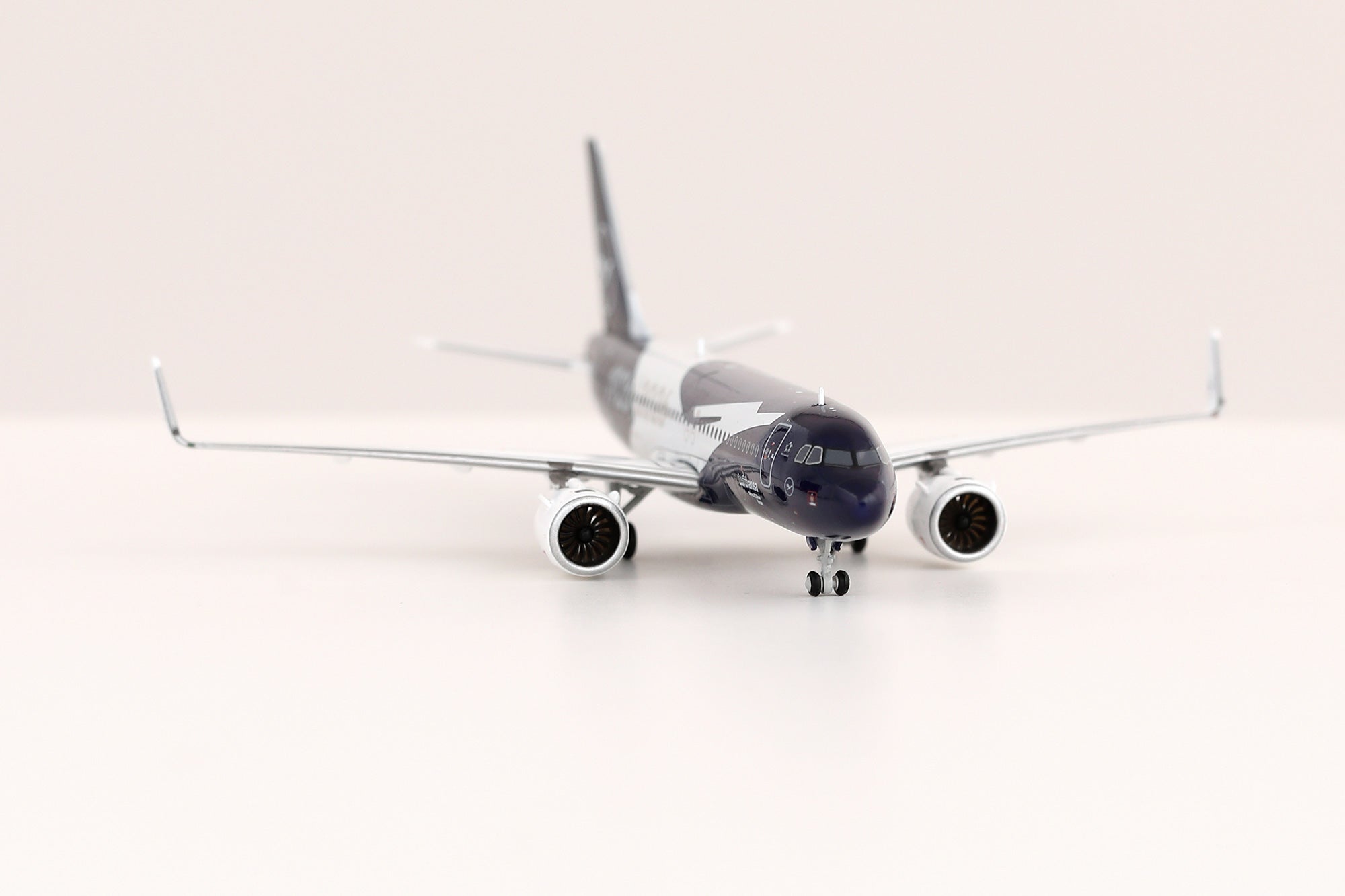 Lufthansa / Airbus A320 Neo / D-AING / A420701 / 1:400