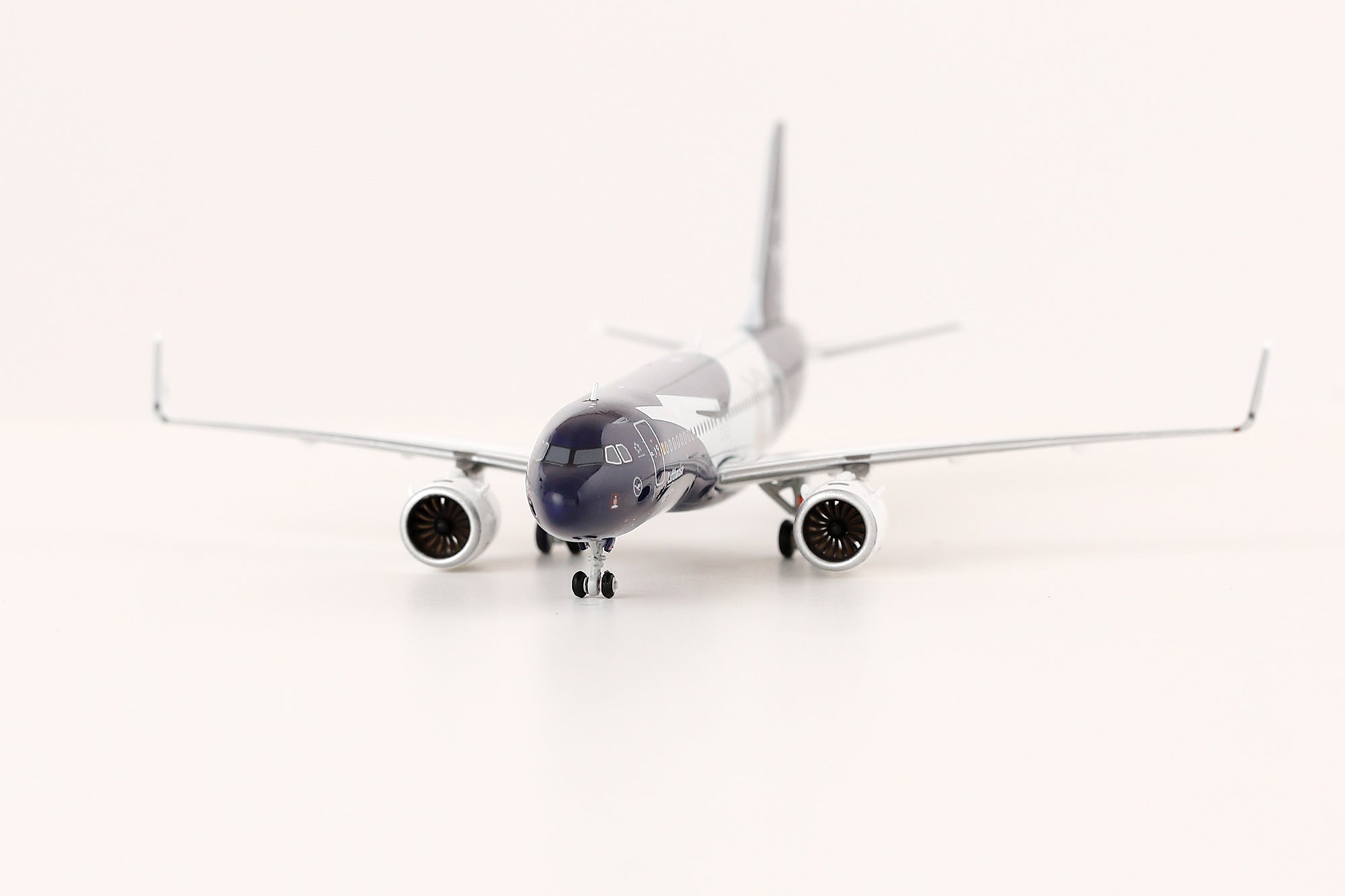 Lufthansa / Airbus A320 Neo / D-AING / A420701 / 1:400