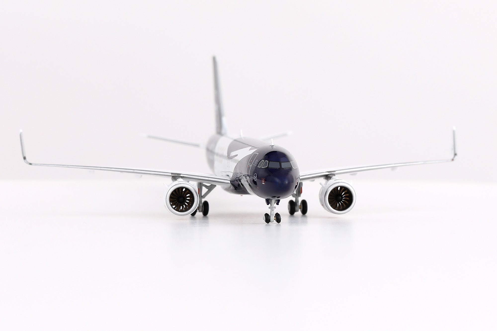 Lufthansa / Airbus A320 Neo / D-AIND / A420702 / 1:400