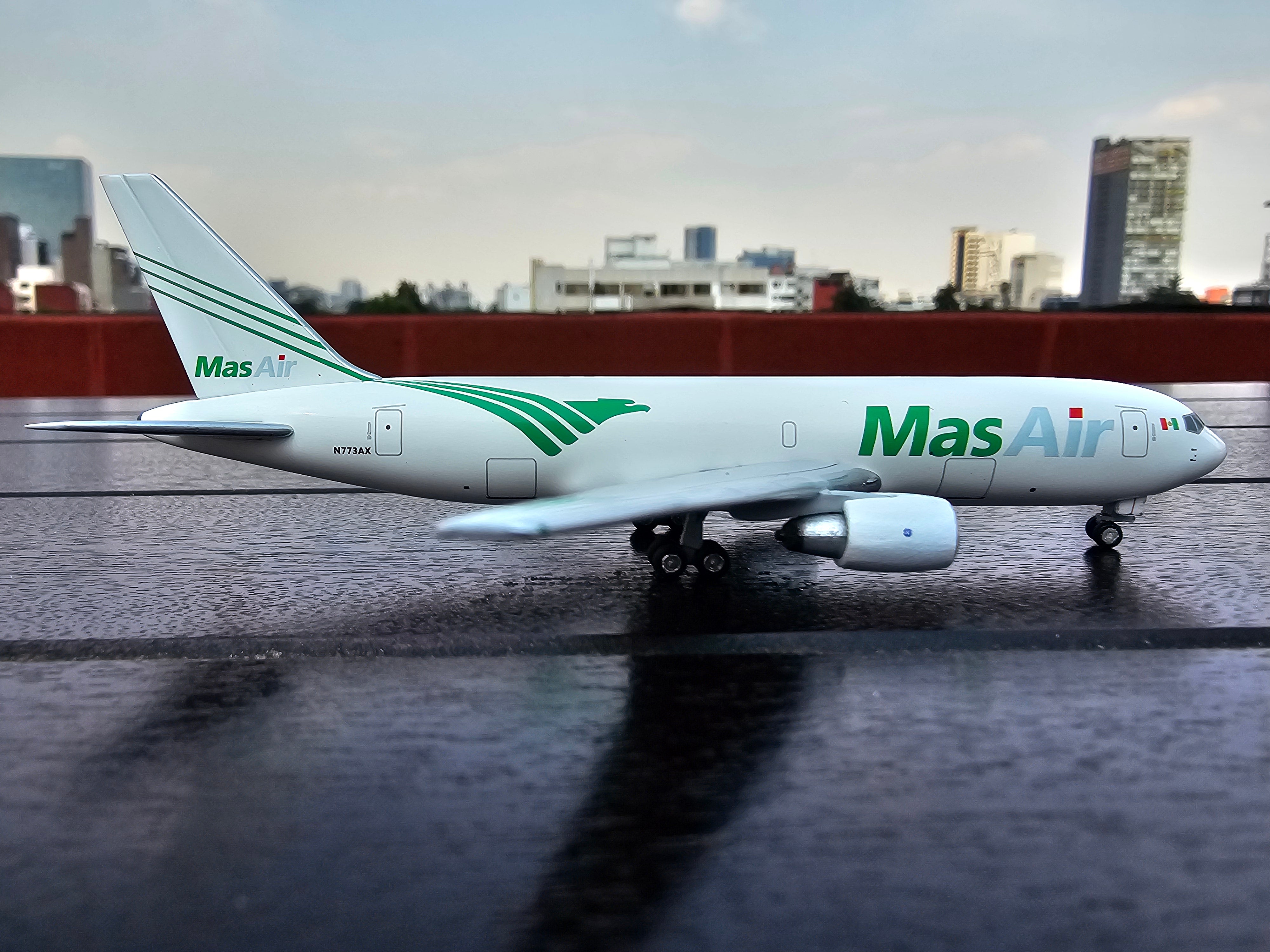 Mas Air / Boeing B767-200 / N773AX / AC411373 / elaviadormodels