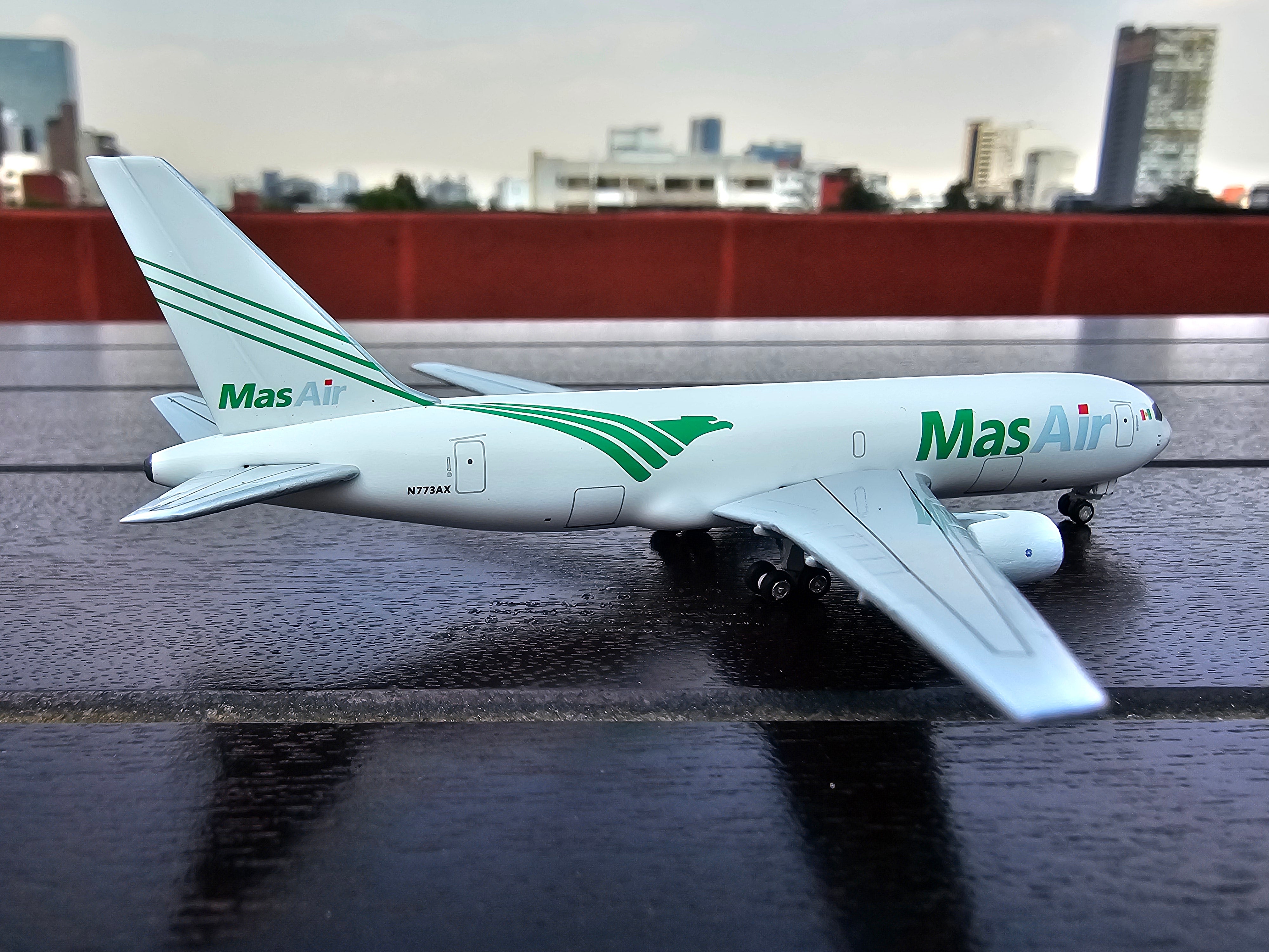 Mas Air / Boeing B767-200 / N773AX / AC411373 / elaviadormodels