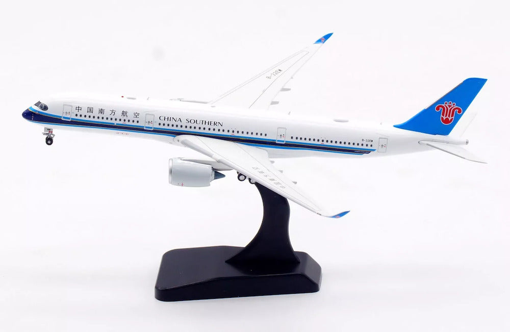 China Southern Airlines / Airbus A350-941 / B-32EW / AV4207 / elaviadormodels