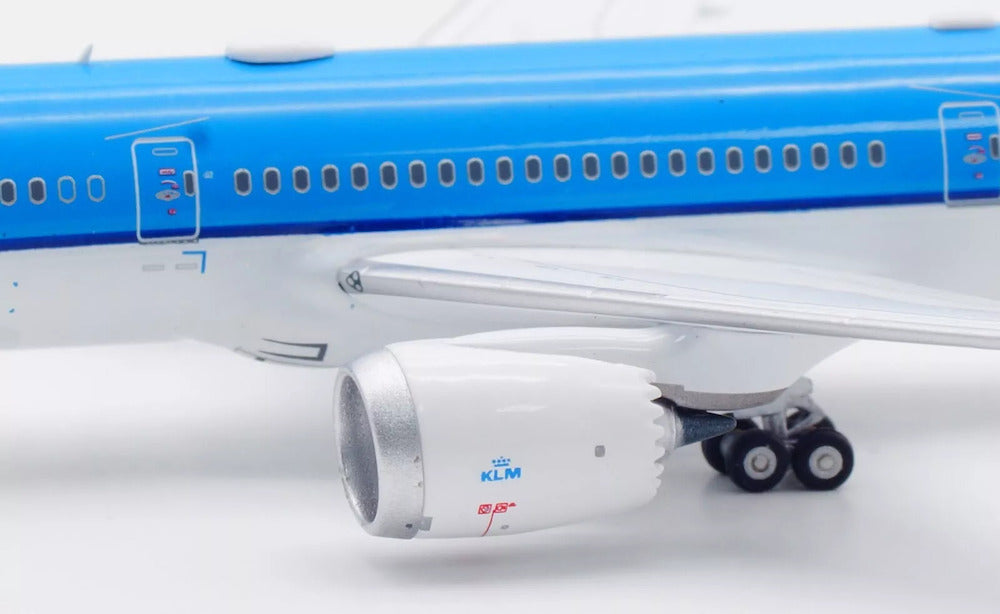 KLM Royal Dutch Airlines / Boeing 787-10 Dreamliner / PH-BKM  / AV4246 / elaviadormodels