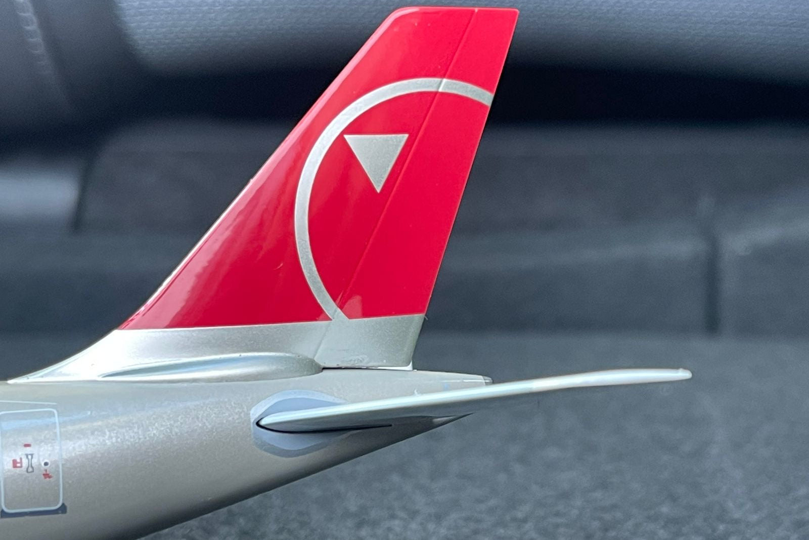 Northwest Airlines / Airbus A330-323 / N807NW / B-333-807 / 1:200