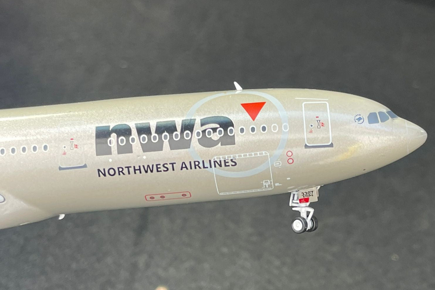 Northwest Airlines / Airbus A330-323 / N807NW / B-333-807 / 1:200