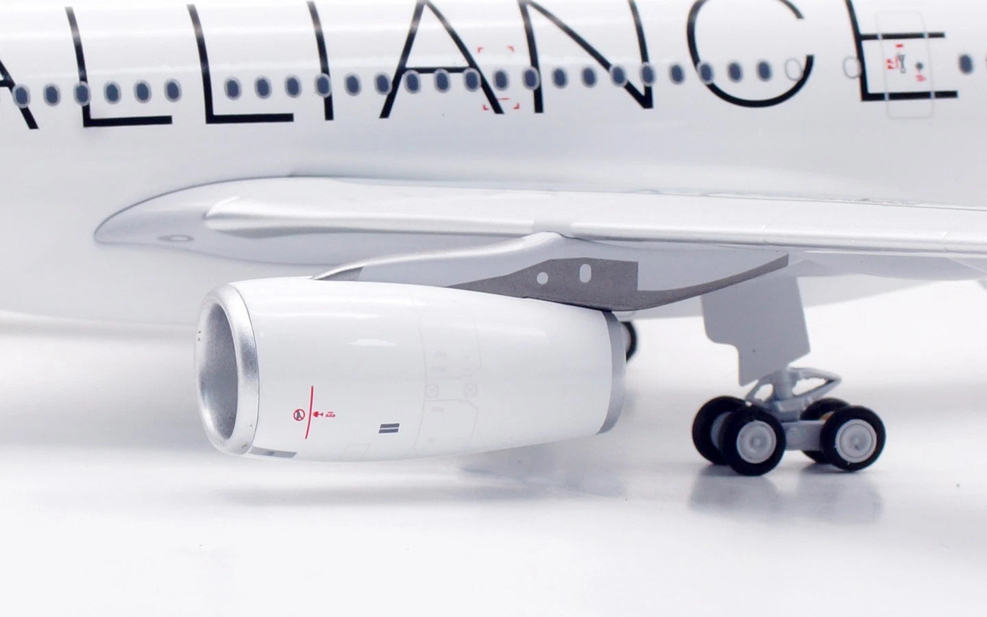 Thai Airways (Star Alliance livery) / Airbus A330-300 / HS-TBD / B-333-TG-TBD / 1:200