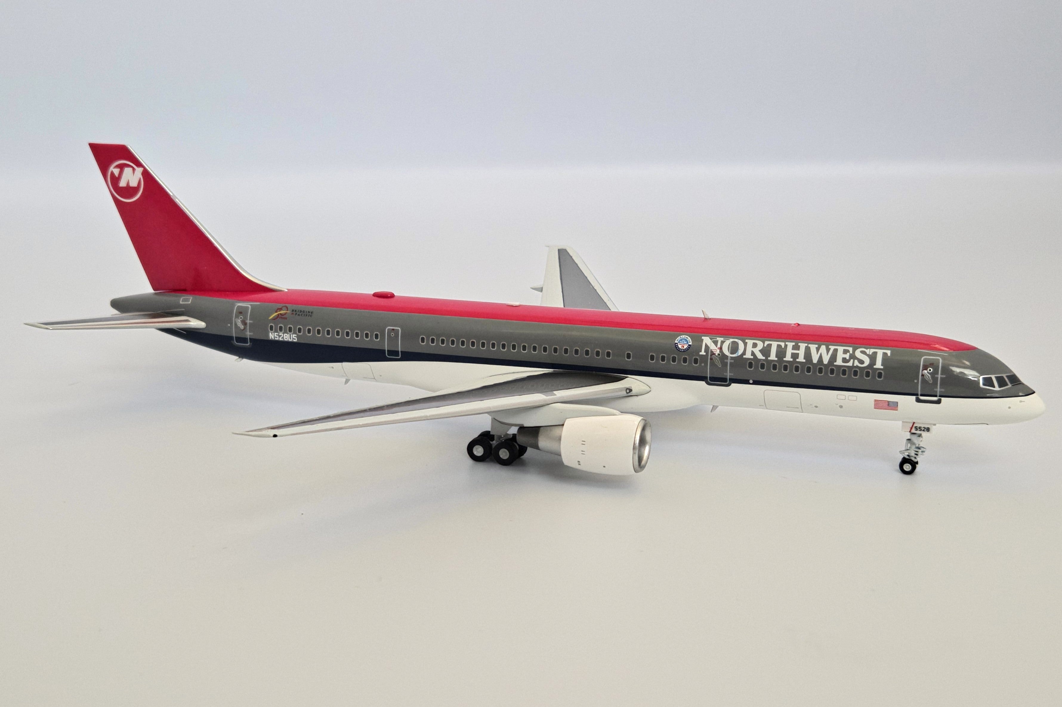 Northwest Airlines / Boeing B757-200 / N528US / B-752-NW-0525 / 1:200