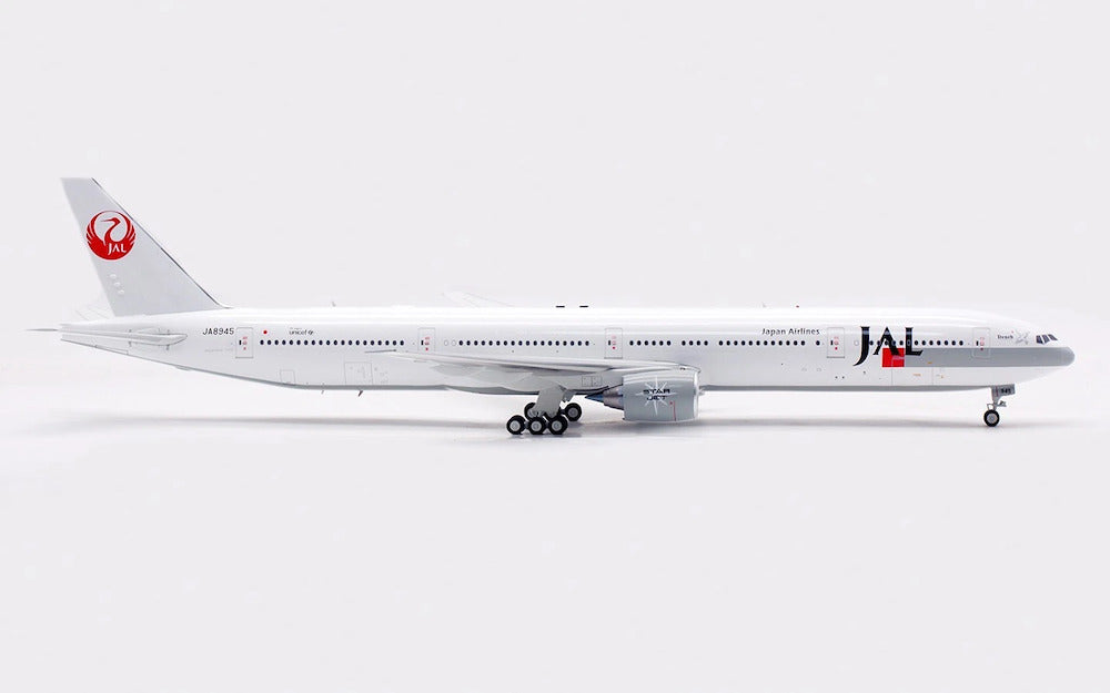 Japan Airlines - JAL  / Boeing 777-300 / JA8945 / B-773-JAL-945 / elaviadormodels