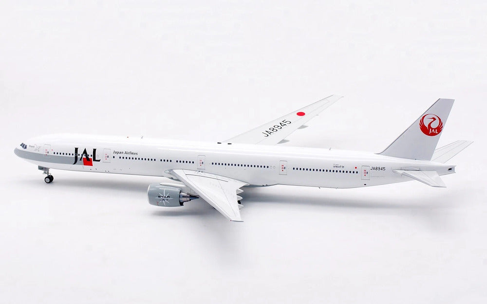 Japan Airlines - JAL  / Boeing 777-300 / JA8945 / B-773-JAL-945 / elaviadormodels