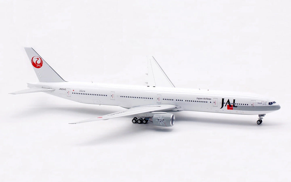 Japan Airlines - JAL  / Boeing 777-300 / JA8945 / B-773-JAL-945 / elaviadormodels