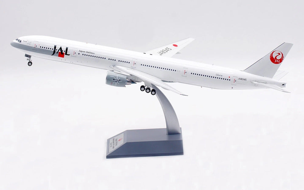 Japan Airlines - JAL  / Boeing 777-300 / JA8945 / B-773-JAL-945 / elaviadormodels
