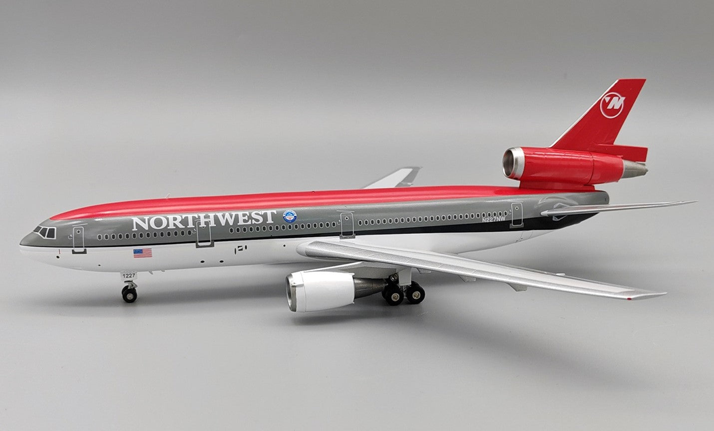 Northwest Airlines Mc Donnell DC-10-30 / N227NW / B-NW-104-227 / 1:200 elaviadormodels