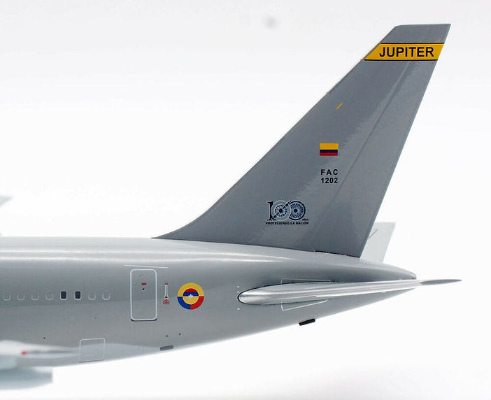 Colombia - Air Force / Boeing KC-767-2J6ER / FAC1202 / JP60-762-FAC1202 / 1:200 elaviadormodels