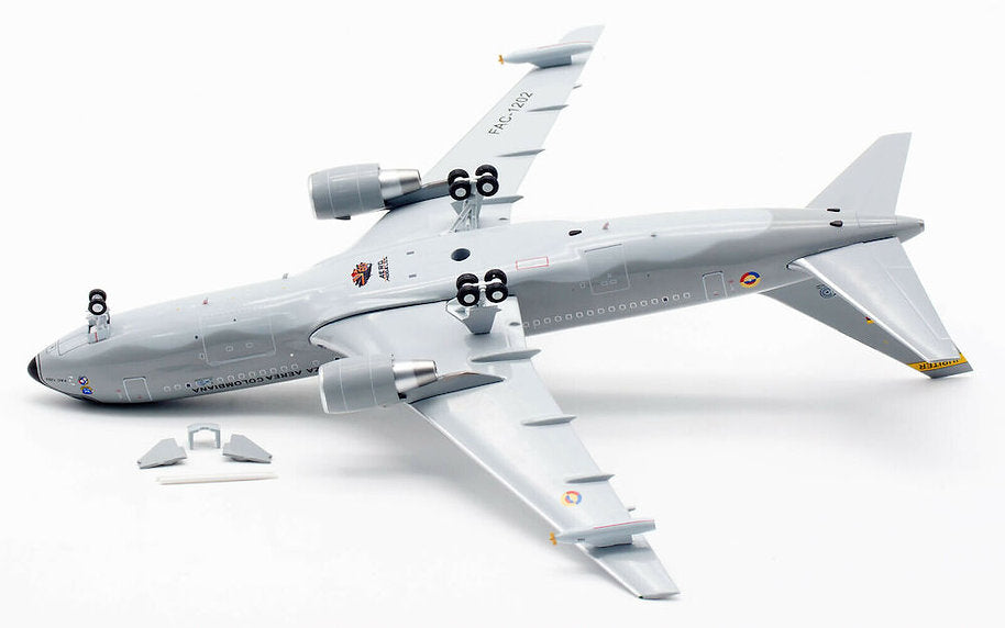 Colombia - Air Force / Boeing KC-767-2J6ER / FAC1202 / JP60-762-FAC1202 / 1:200 elaviadormodels