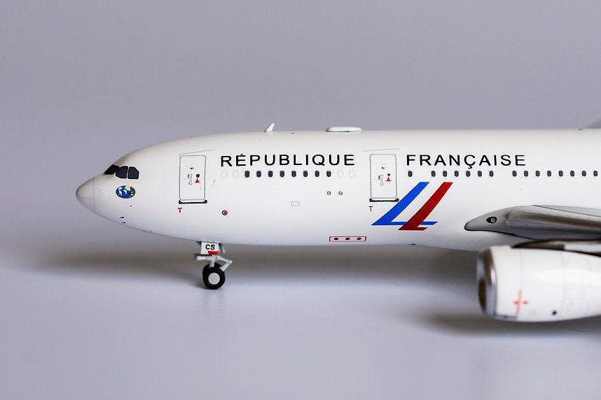 French - Air Force / Airbus A330-200 / F-UJCS / 61028 / 1:400 elaviadormodels