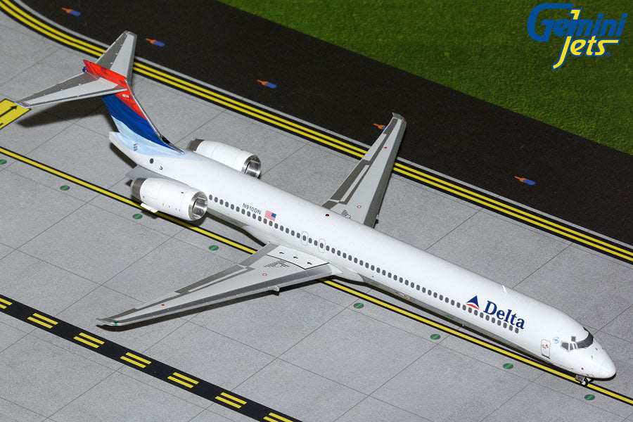 Delta Airlines (Colors in Motion/Wavy Livery) / McDonnell Douglas MD-90 N910DN / N925DL / G2DAL818 / 1:200 elaviadormodels