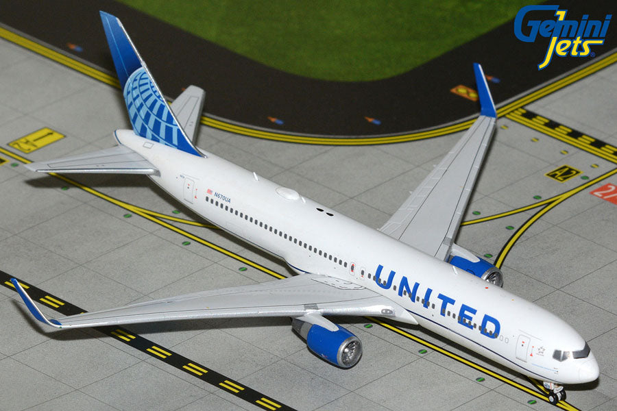 United Airlines / Boeing B767-300ER  / N670UA / GJUAL2227 / 1:400