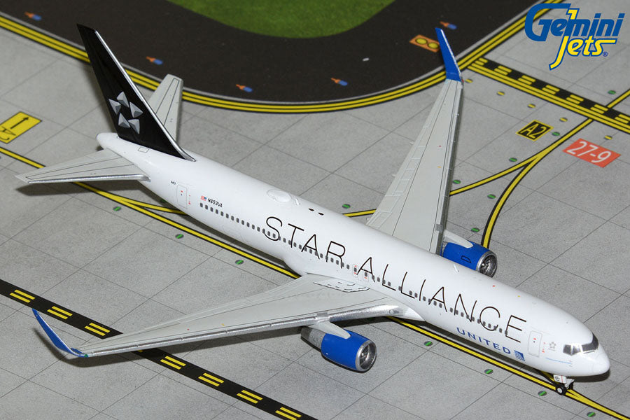 United Airlines (Star Alliance) / Boeing B767-300ER  / N653UA / GJUAL2313 / 1:400