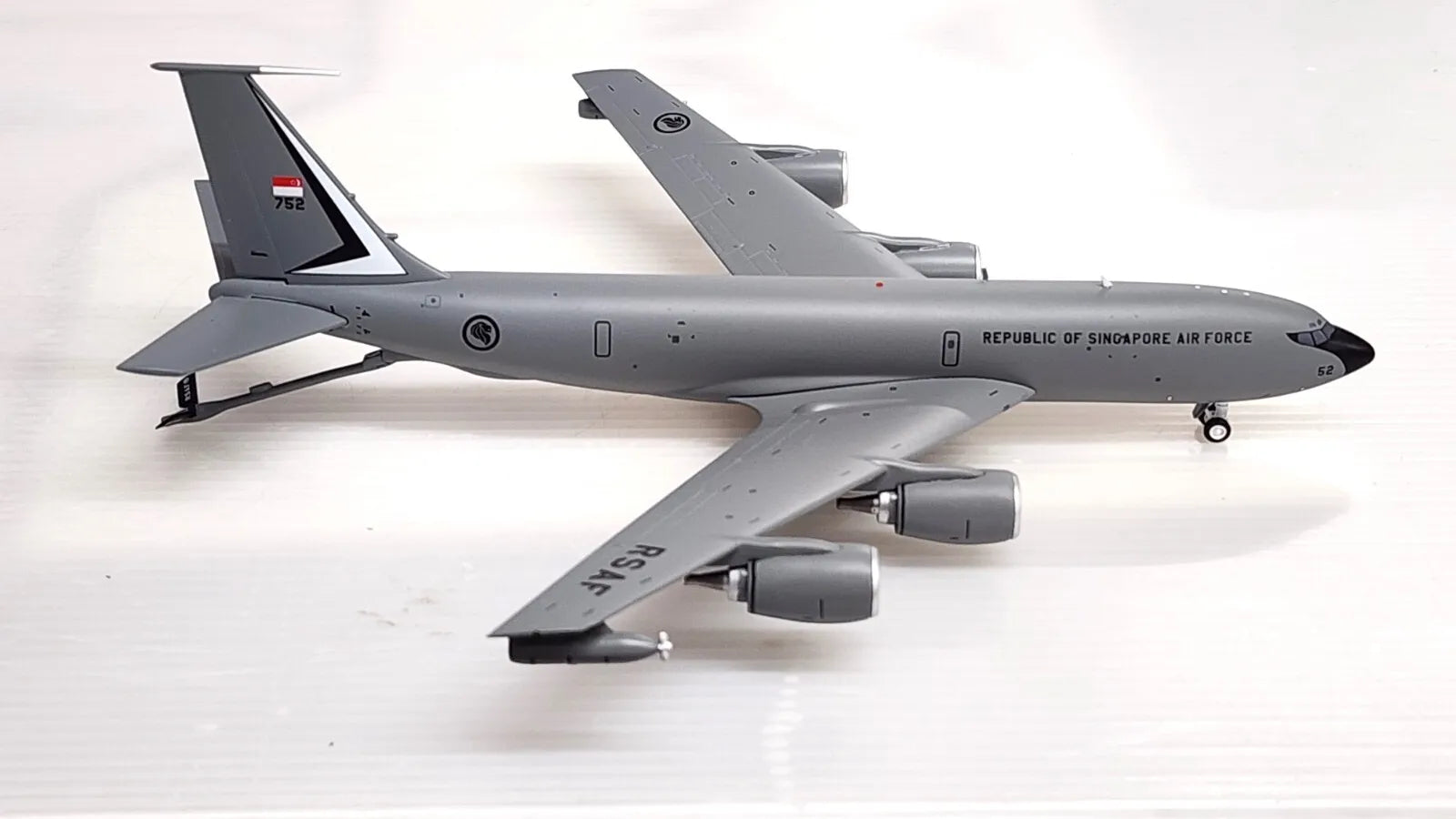 Singapore - Air Force / Boeing KC-135R Stratotanker 752 / IF135RSAF752 / 1:200 elaviadormodels