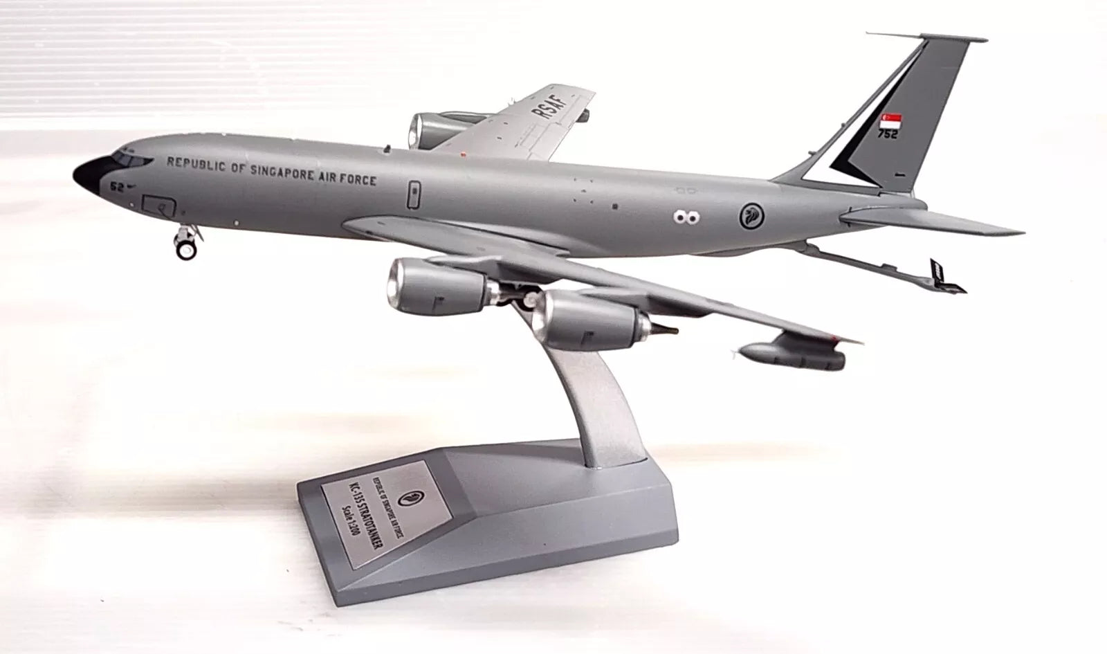 Singapore - Air Force / Boeing KC-135R Stratotanker 752 / IF135RSAF752 / 1:200 elaviadormodels