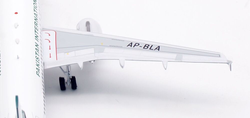 Pakistan International Airlines - PIA / A320-200 / AP-BLA / IF320PK0824 / elaviadormodels