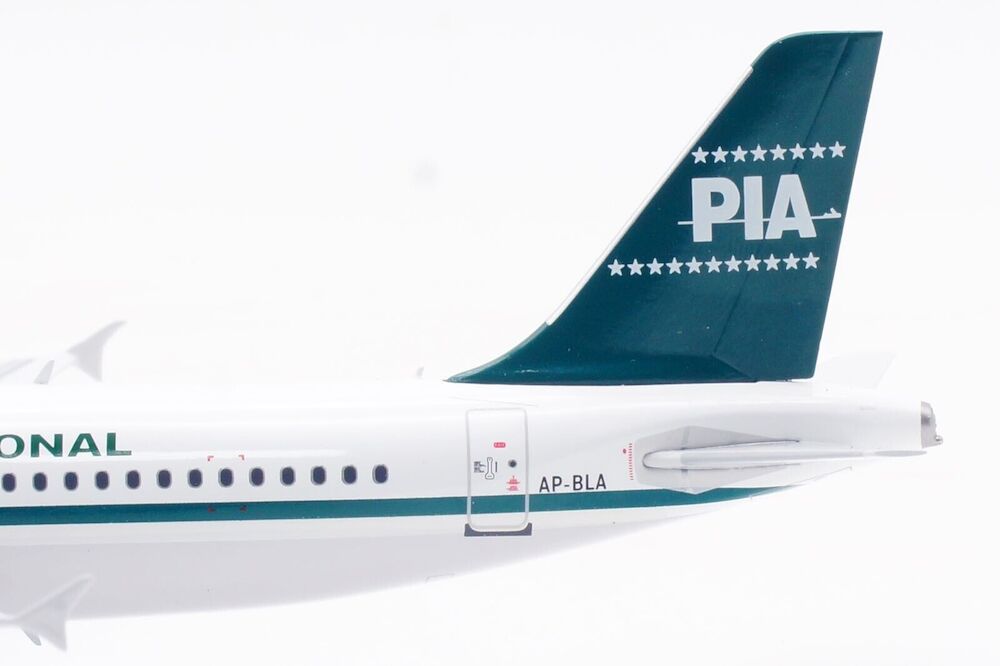 Pakistan International Airlines - PIA / A320-200 / AP-BLA / IF320PK0824 / elaviadormodels