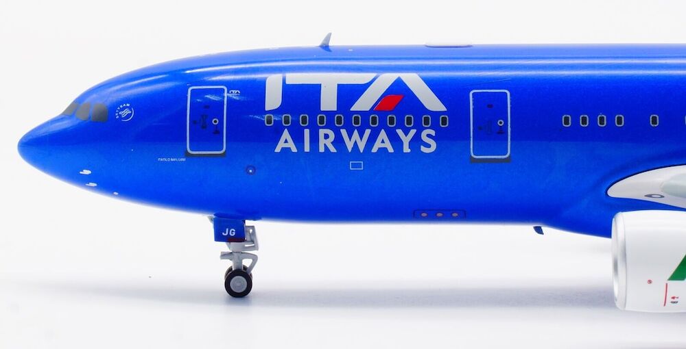 ITA Airways / Airbus A330-200 / EI-EJG / IF332AZ0423 / 1:200 elaviadormodels