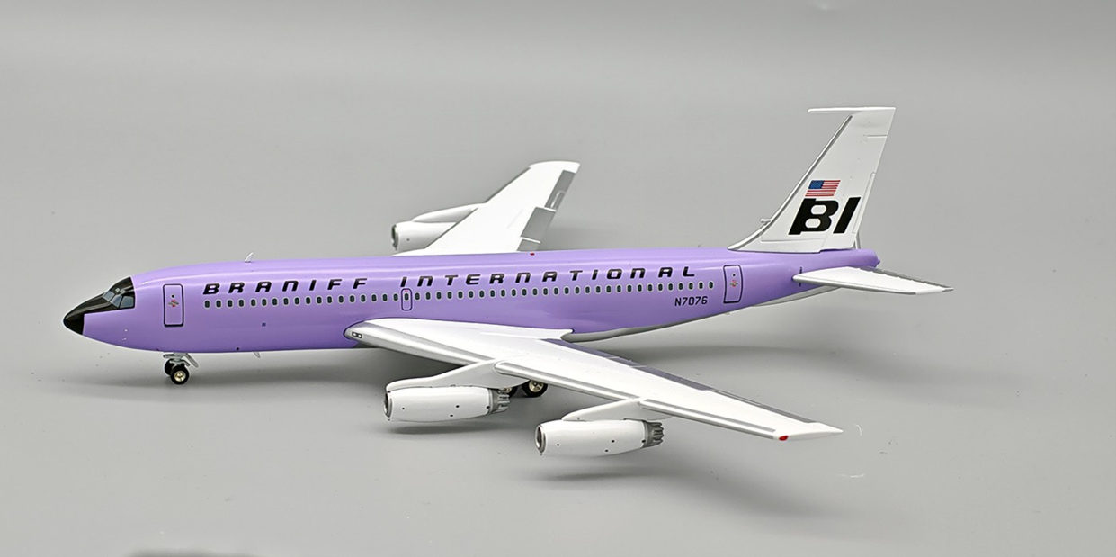 Braniff - Lavender Periwinkle Blue / Boeing 720-027 Super Jet / N7076 / IF720BN0525 / 1:200 elaviadormodels